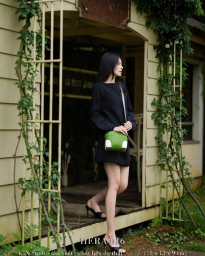 Trang Chủ 36 Alternative view of HERA-016 Túi Xách Đeo Vai Da Bò Tươi Trẻ Và Năng Lượng