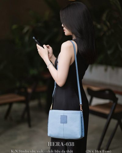 Trang Chủ 24 Alternative view of HERA-038 Túi Xách Đeo Vai Da Bò - Bao Thư Tối Giản