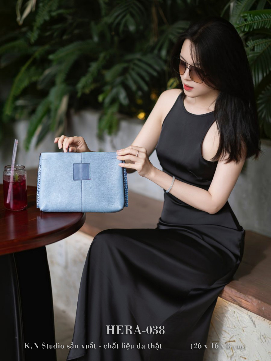 HERA-038 Túi Xách Đeo Vai Da Bò - Bao Thư Tối Giản 4 HERA-038 Túi Xách Đeo Vai Da Bò - Bao Thư Tối Giản - Ảnh 4